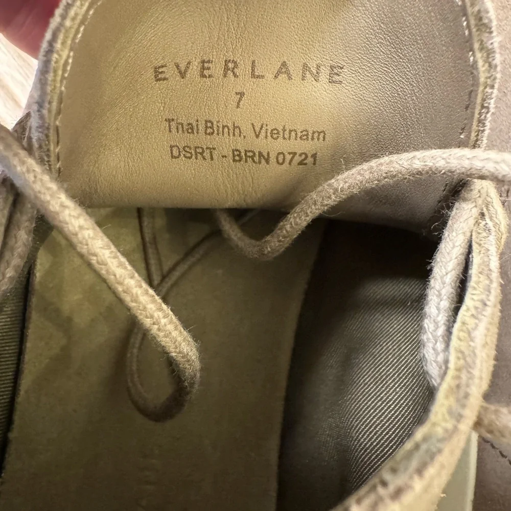 NWOT Everlane Men's Brown Suede Chukka Boots.